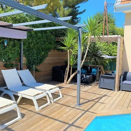 Maison Avec Piscine Et Parking A 1,3km Des Plages